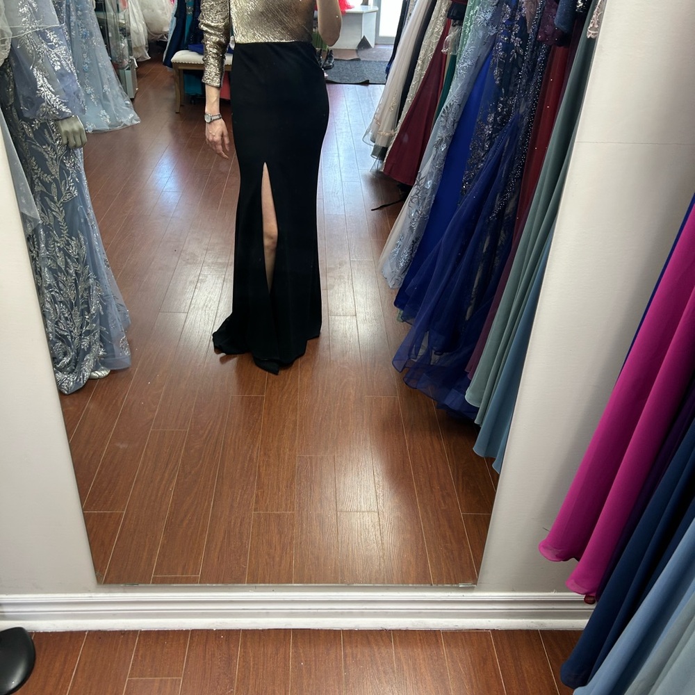 One-shoulder black gold designer dress, never worn, perfect for prom or blacktie